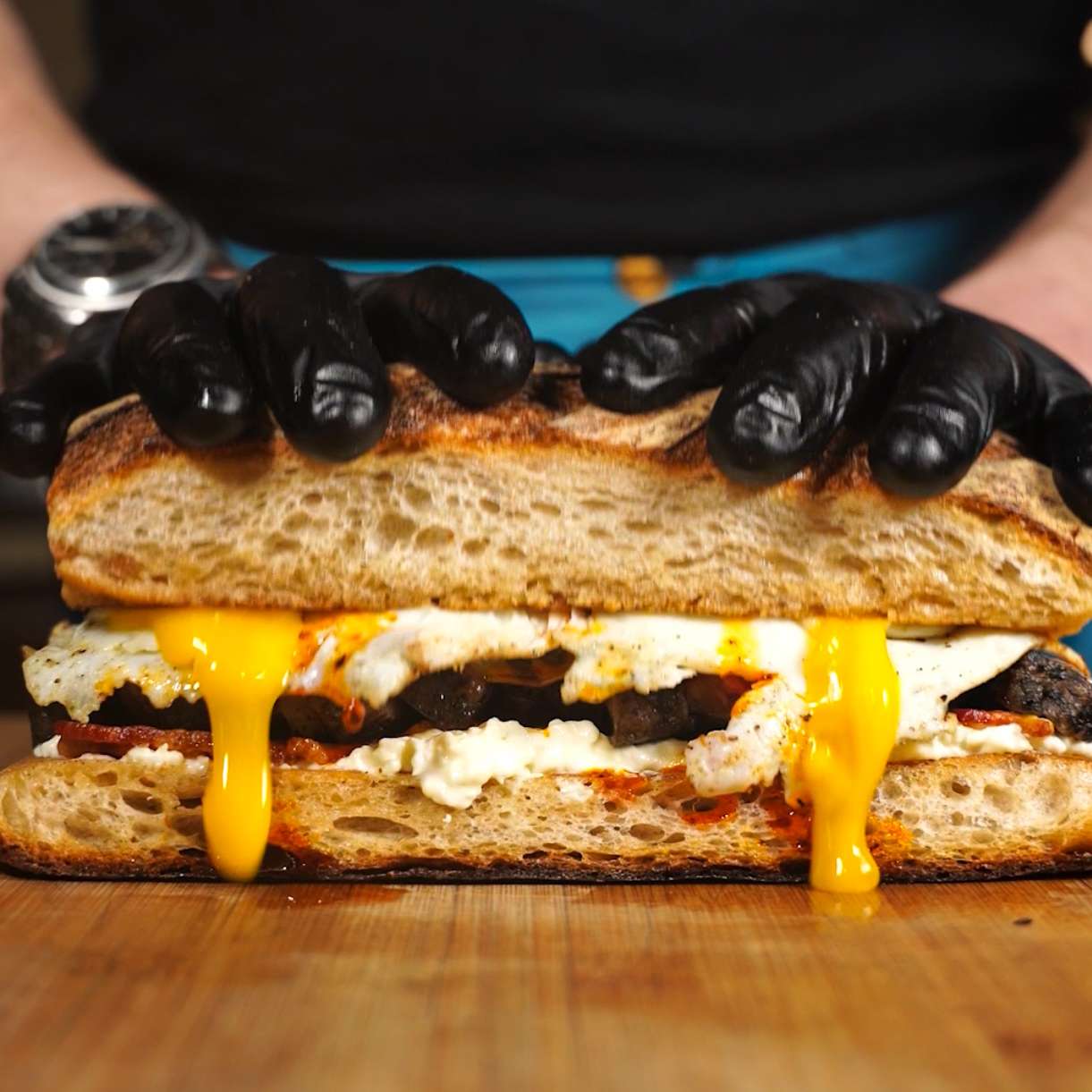 Sandwich au steak et aux œufs